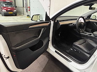 Tesla - model y - long range awd 75kwh - car - 2023 - afbeelding 29 van  33