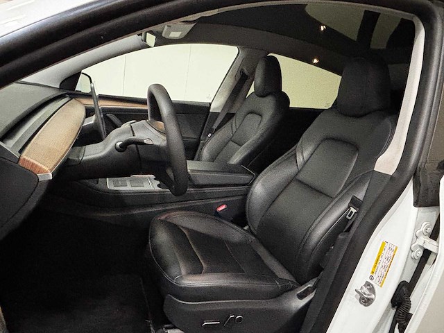 Tesla - model y - long range awd 75kwh - car - 2023 - afbeelding 30 van  33