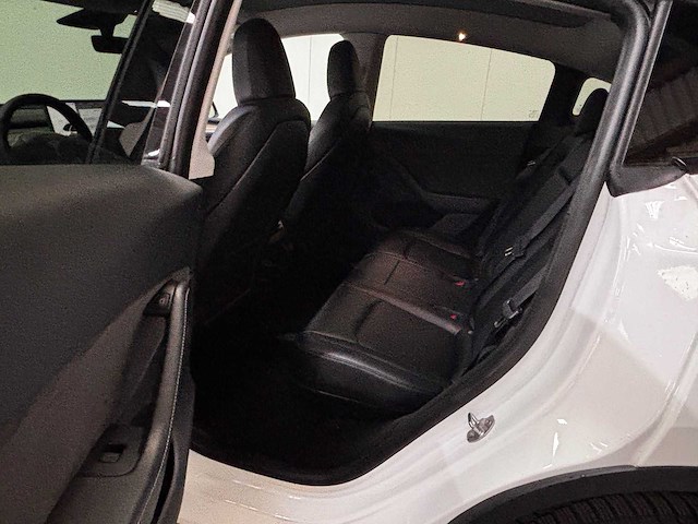 Tesla - model y - long range awd 75kwh - car - 2023 - afbeelding 31 van  33