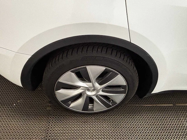 Tesla - model y - long range awd 75kwh - car - 2023 - afbeelding 8 van  34