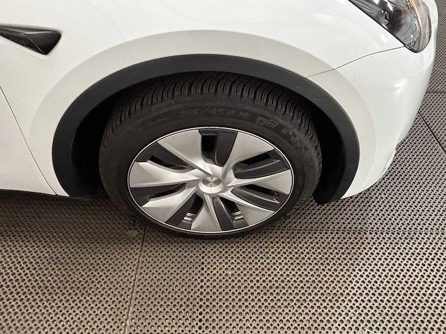 Tesla - model y - long range awd 75kwh - car - 2023 - afbeelding 9 van  34