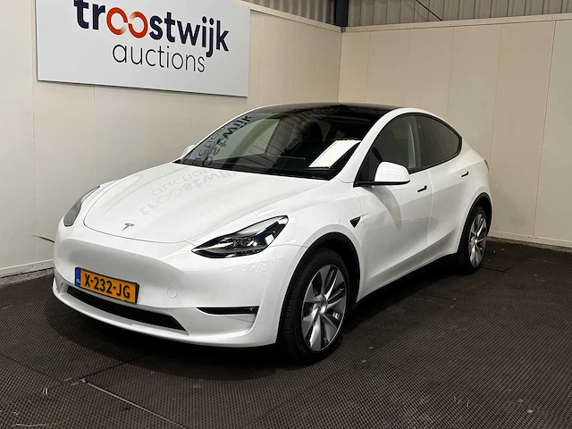 Tesla - model y - long range awd 75kwh - car - 2023 - afbeelding 1 van  34