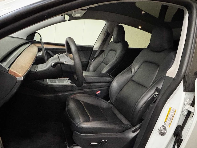 Tesla - model y - long range awd 75kwh - car - 2023 - afbeelding 31 van  34