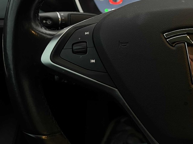 ***tesla model s 85d base 2015 | gb-994-j - afbeelding 20 van  27