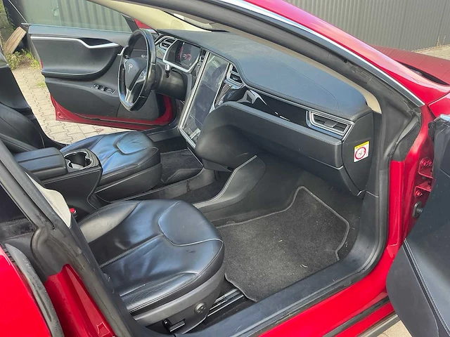 Tesla model s85 personenwagen - afbeelding 17 van  32