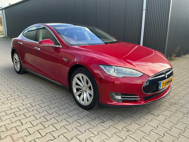 Tesla model s85 personenwagen - afbeelding 29 van  32
