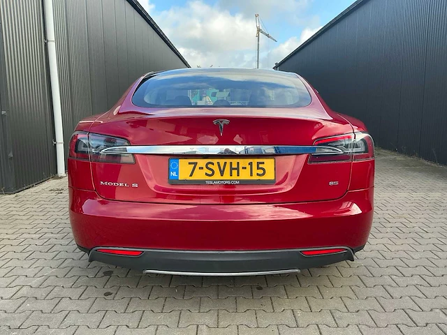 Tesla model s85 personenwagen - afbeelding 25 van  32