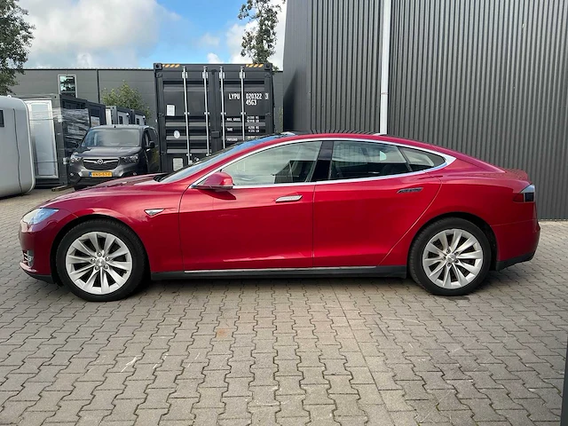 Tesla model s85 personenwagen - afbeelding 26 van  32