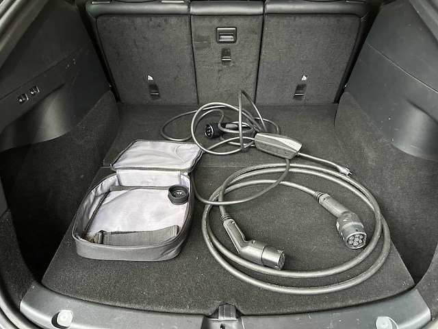 Tesla model y long range awd 75kwh 351pk 2021, n-842-rt - afbeelding 24 van  40