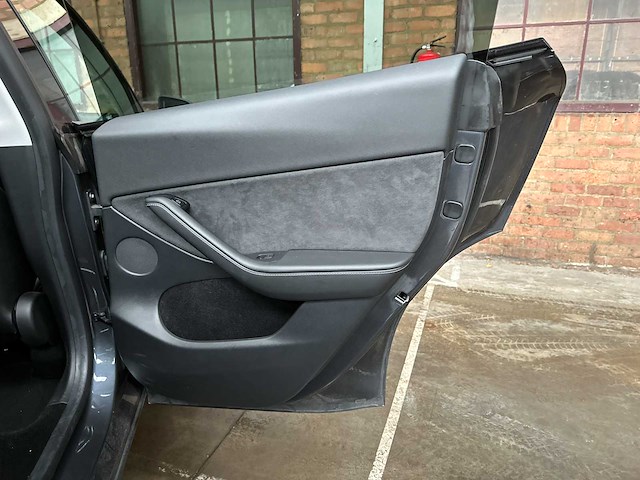 Tesla model y long range awd 75kwh 351pk 2021, n-842-rt - afbeelding 27 van  40