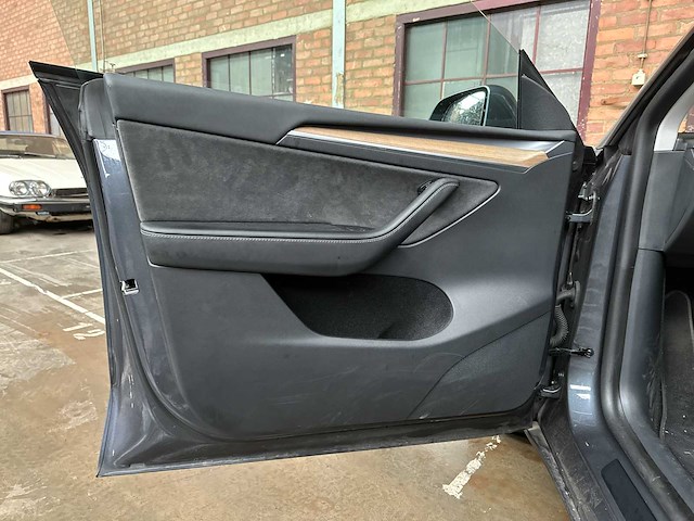 Tesla model y long range awd 75kwh 351pk 2021, n-842-rt - afbeelding 21 van  40