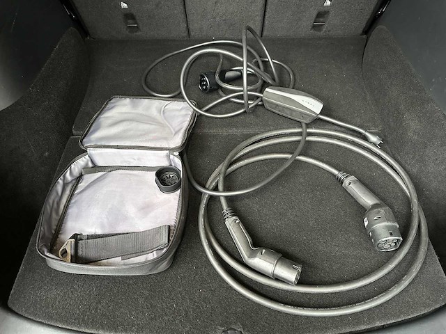 Tesla model y long range awd 75kwh 351pk 2021, n-842-rt - afbeelding 25 van  40