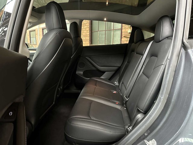 Tesla model y long range awd 75kwh 351pk 2021, n-842-rt - afbeelding 31 van  40