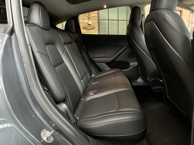 Tesla model y long range awd 75kwh 351pk 2021, n-842-rt - afbeelding 32 van  40