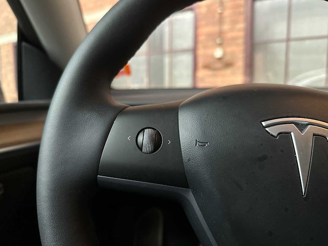 Tesla model y long range awd 75kwh 351pk 2021, n-842-rt - afbeelding 9 van  26