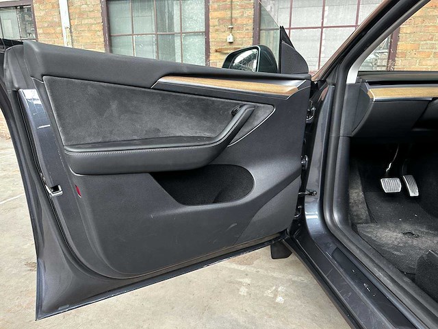Tesla model y max range awd 345pk 2022 - afbeelding 24 van  30