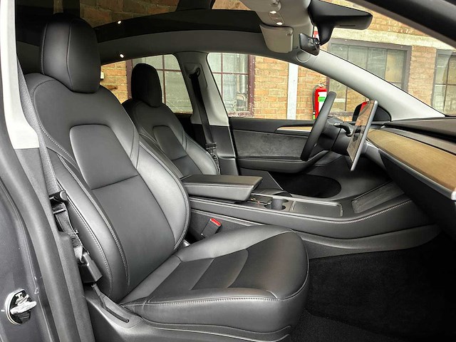 Tesla model y max range awd 345pk 2022 - afbeelding 29 van  30