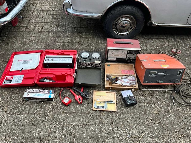 Test- en meetgereedschappen o.a. tachometers, co2 tester, motoranalyseapparatuur - afbeelding 1 van  7
