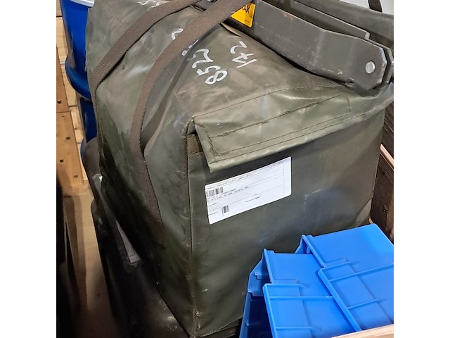 Testapparatuur t.b.v. aggregaat en 2x metalen vat - afbeelding 4 van  9