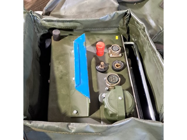 Testapparatuur t.b.v. aggregaat en 2x metalen vat - afbeelding 6 van  9