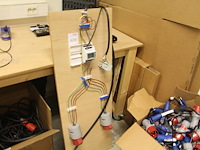 Testbord met diverse cee stekkers en energiemeter eastron sdm630. - afbeelding 1 van  3