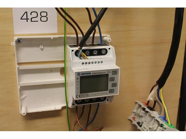 Testbord met diverse cee stekkers en energiemeter eastron sdm630. - afbeelding 3 van  3