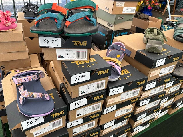Teva dames en kindersandalen (45x) - afbeelding 9 van  14