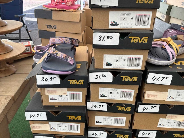 Teva dames en kindersandalen (45x) - afbeelding 10 van  14