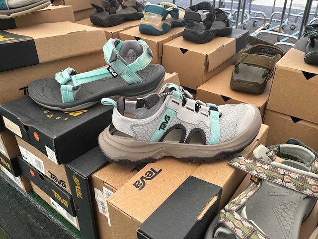 Teva dames en kindersandalen (45x) - afbeelding 7 van  10