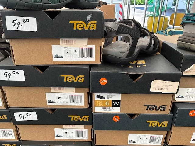 Teva dames en kindersandalen (45x) - afbeelding 9 van  10