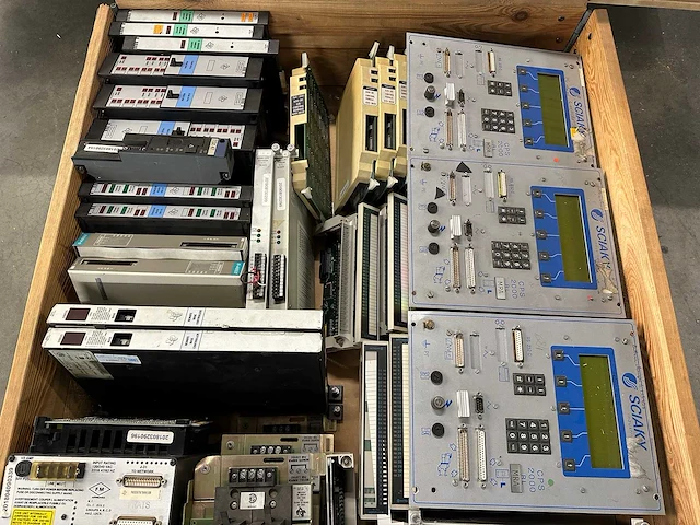 Texas instruments - partij elektronica & industriële besturingsmodules en plc-componenten - afbeelding 3 van  12