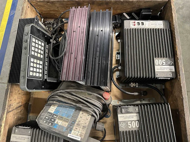 Texas instruments - partij elektronica & industriële besturingsmodules, i/o-controllers en bedienpanelen - afbeelding 3 van  10