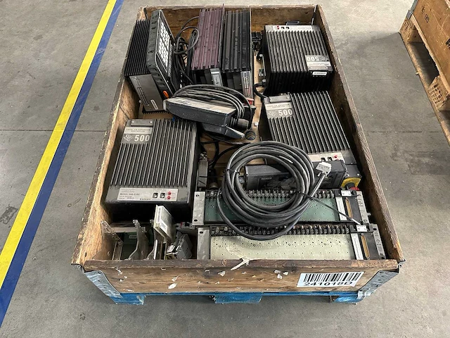 Texas instruments - partij elektronica & industriële besturingsmodules, i/o-controllers en bedienpanelen - afbeelding 1 van  10