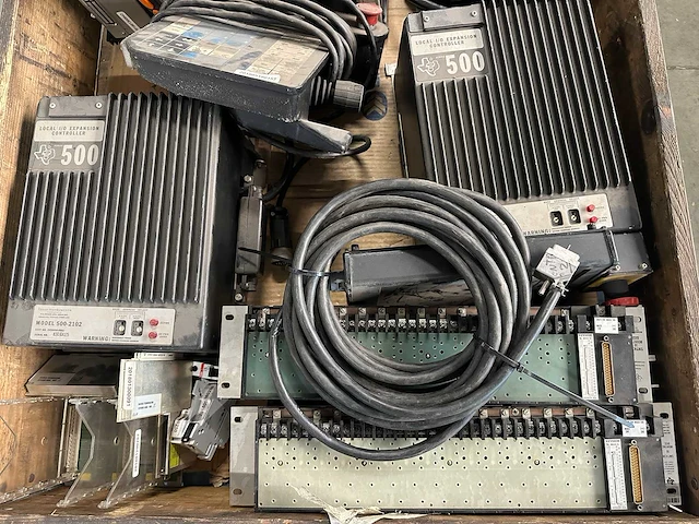 Texas instruments - partij elektronica & industriële besturingsmodules, i/o-controllers en bedienpanelen - afbeelding 3 van  10