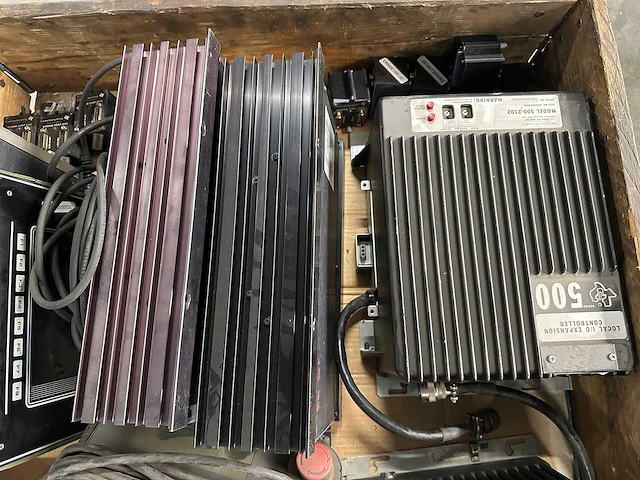 Texas instruments - partij elektronica & industriële besturingsmodules, i/o-controllers en bedienpanelen - afbeelding 10 van  10