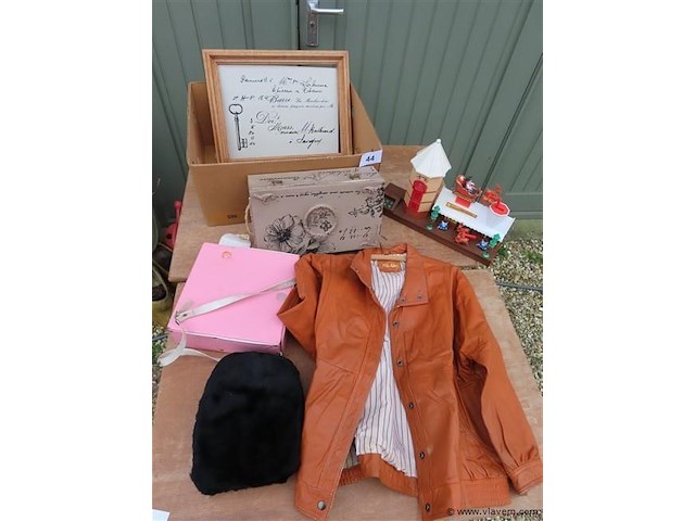 Textiel, speelgoed en divers - afbeelding 1 van  3