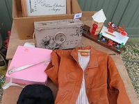 Textiel, speelgoed en divers - afbeelding 1 van  3