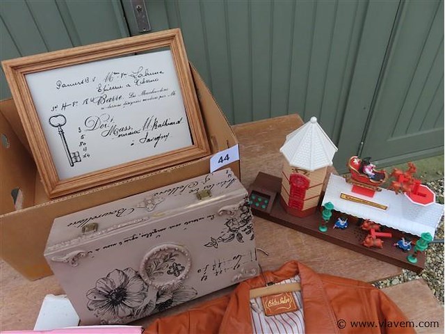 Textiel, speelgoed en divers - afbeelding 2 van  3