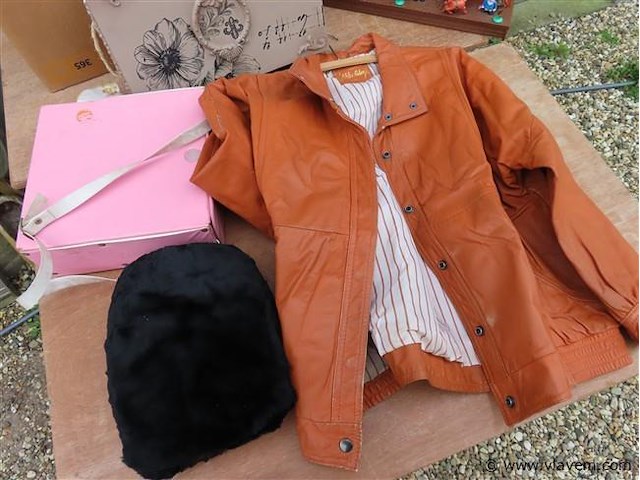 Textiel, speelgoed en divers - afbeelding 3 van  3