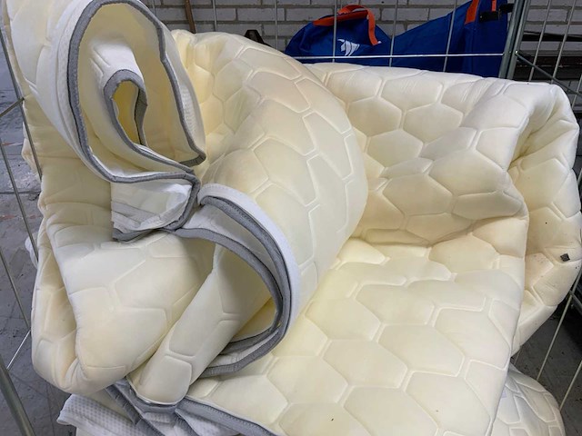 Textiel transportwagen inclusief diverse voorraad mtf halffabrikaten (2x) - afbeelding 5 van  6