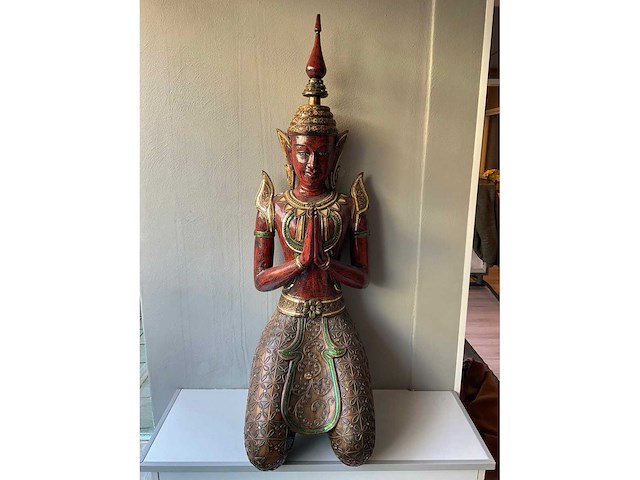Thaise boeddha- of tempelwachter in anjali mudra houding - afbeelding 4 van  11