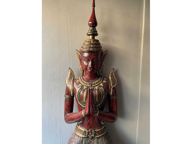 Thaise boeddha- of tempelwachter in anjali mudra houding - afbeelding 8 van  11