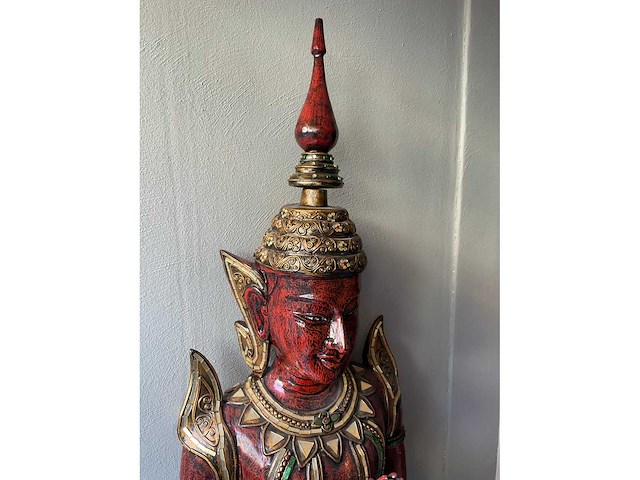 Thaise boeddha- of tempelwachter in anjali mudra houding - afbeelding 9 van  11