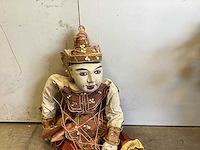 Thaise pop met kunstplanten - afbeelding 3 van  3