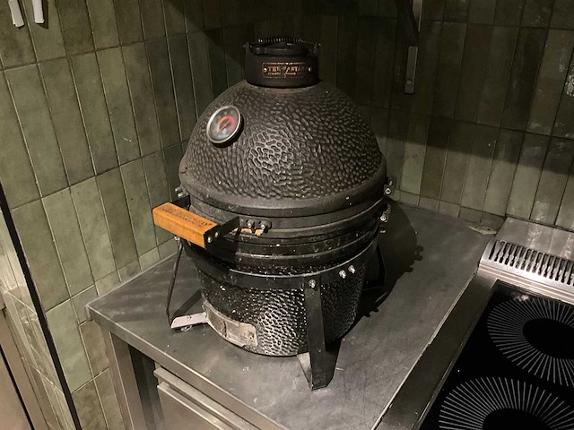 The bastard - compact - kamado barbecue - afbeelding 1 van  4