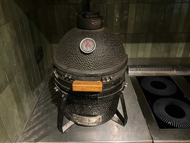The bastard - compact - kamado barbecue - afbeelding 2 van  4