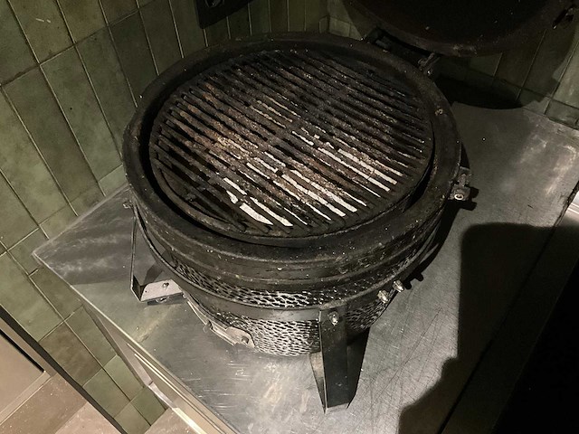 The bastard - compact - kamado barbecue - afbeelding 4 van  4