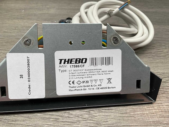 Thebo berker driehoek stopcontact - afbeelding 3 van  3