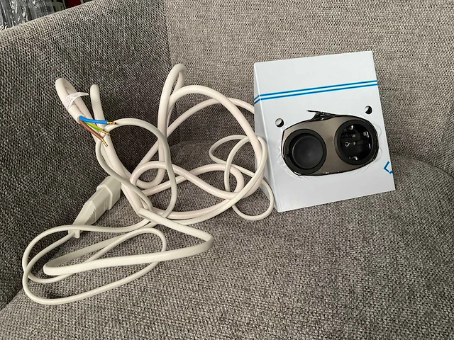 Thebo onderbouwelement in rvs met randaarde stopcontact en schakelaar - afbeelding 1 van  4
