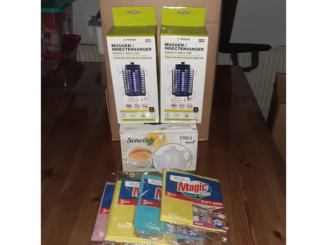 Theekan, 2 insectenlampen en stofdoekjes (d1803) - afbeelding 3 van  3